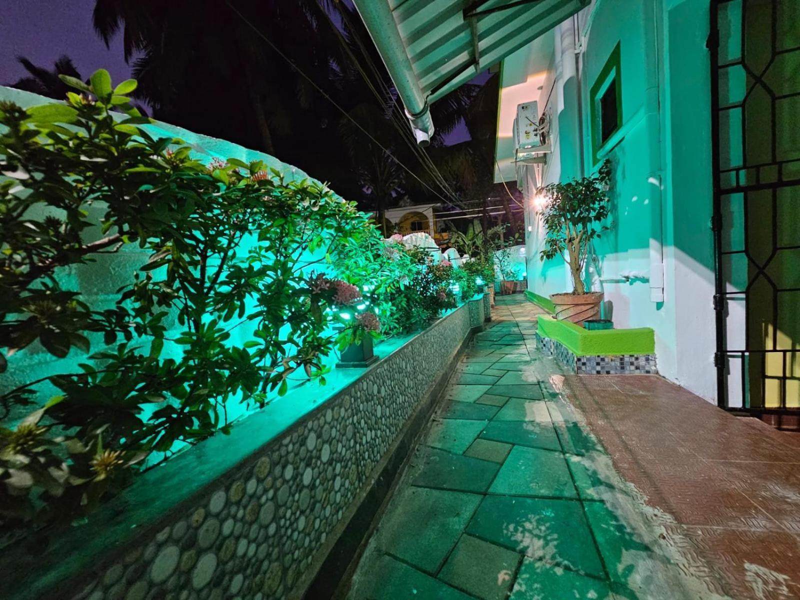 C Pearl Hotel Majorda Bagian luar foto